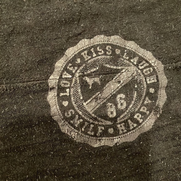 Victoria’s Secret pink love•kiss •laugh• smilf •happy T-shirt size medium - Picture 2 of 7